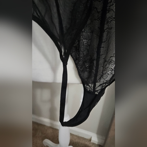 VICTORIA'S SECRET Black V-Wire Lace Plunge Teddy Halter Neck Thong Back.SM NWT - Picture 3 of 12